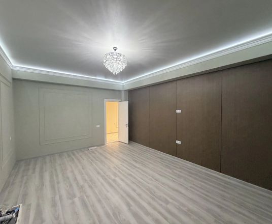 Сотувда 6+ хонали квартира, 240 м²