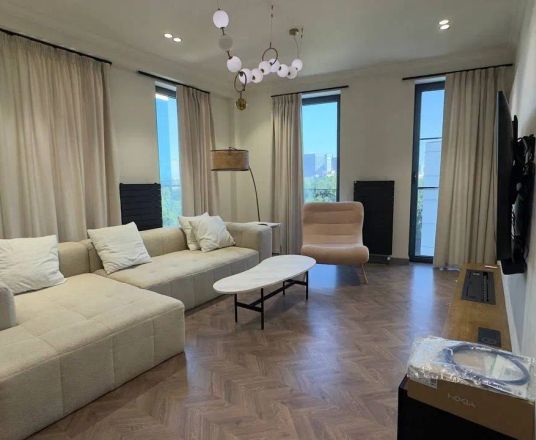 Сотувда 4 хонали квартира, 137 м²
