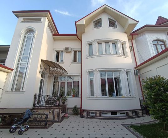 Сотувда уй, 700 м², 3 қаватли, 4 сот.