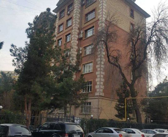Сотувда 4 хонали квартира, 180 м²
