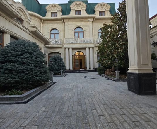 В продаже дом, 500 м², 3 этажа, 4,08 сот.
