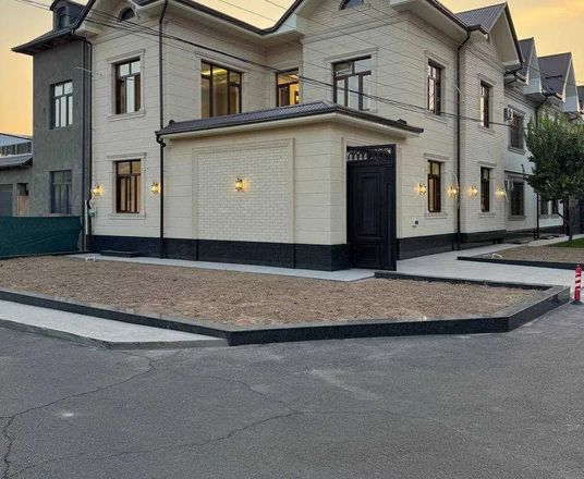 В продаже дом, 260 м², 3 этажа, 1,9 сот.
