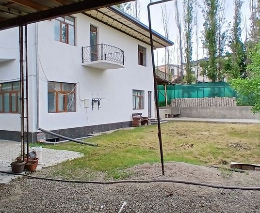 Сотувда уй, 330 м², 3 қаватли, 12 сот.