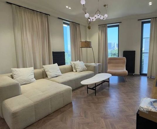 Сотувда 4 хонали квартира, 137 м²
