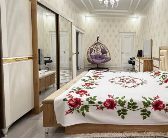 Сотувда 5 хонали квартира, 200 м²