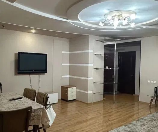 Сотувда 3 хонали квартира, 80 м²