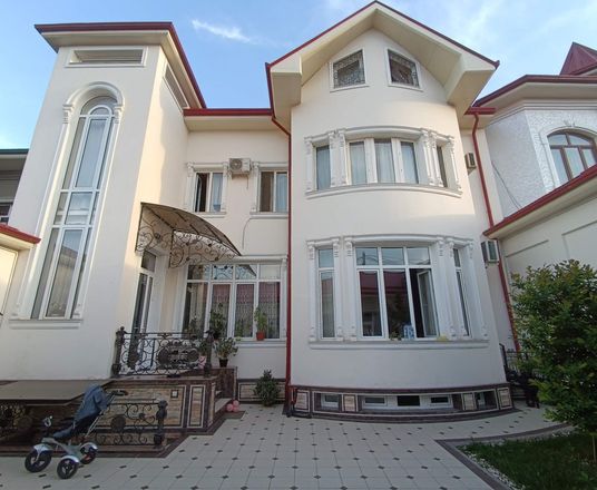 Сотувда уй, 700 м², 3 қаватли, 4 сот.