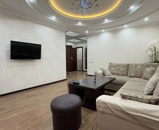 Сотувда 3 хонали квартира, 80 м²