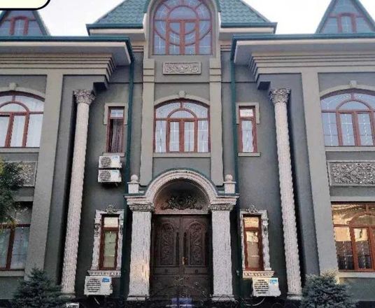 В продаже дом, 550 м², 3 этажа, 8 сот.