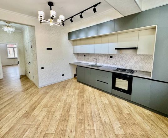 Сотувда 3 хонали квартира, 80 м²