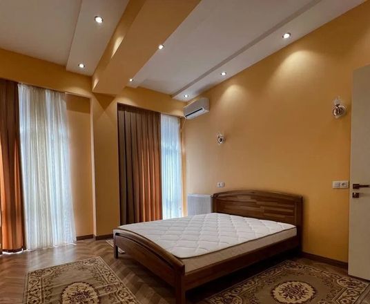 Сотувда 4 хонали квартира, 131 м²