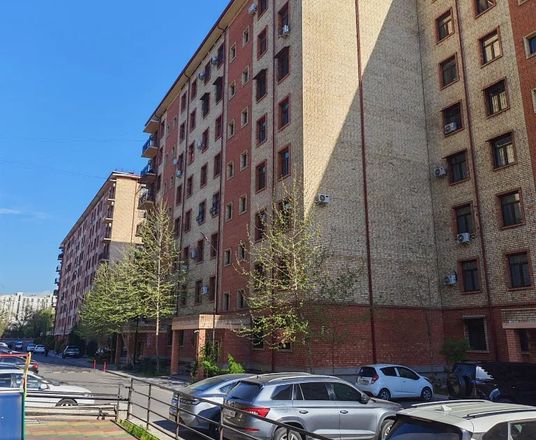 Сотувда 6+ хонали квартира, 151 м²