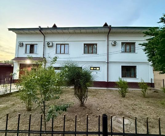 Сотувда уй, 370 м², 2 қаватли, 8 сот.