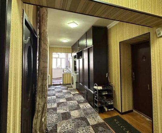 Сотувда 3 хонали квартира, 70 м²