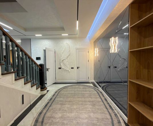 Сотувда 6+ хонали квартира, 216.12 м²