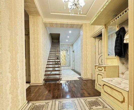 Сотувда 4 хонали квартира, 250 м²