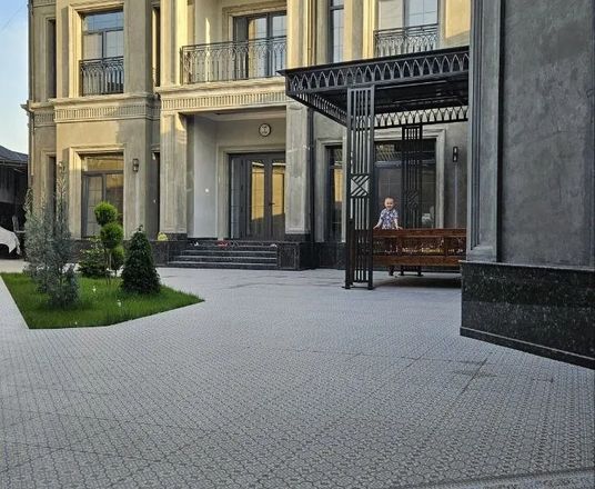 В продаже дом, 550 м², 3 этажа, 5,5 сот.