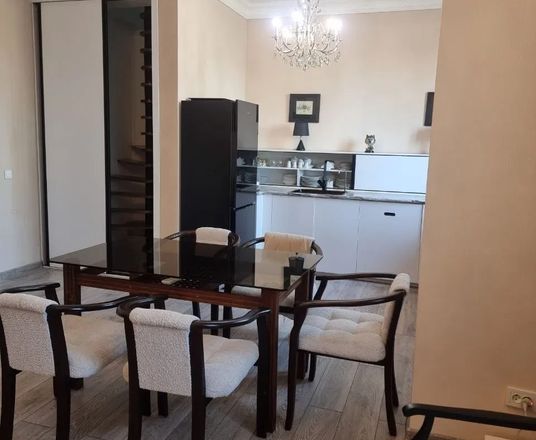 Сотувда 4 хонали квартира, 136 м²