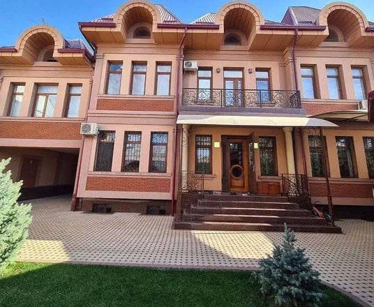 В продаже дом, 750 м², 3 этажа, 4,85 сот.