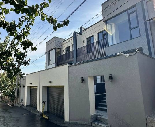 Сотувда уй, 560 м², 3 қаватли, 3,2 сот.