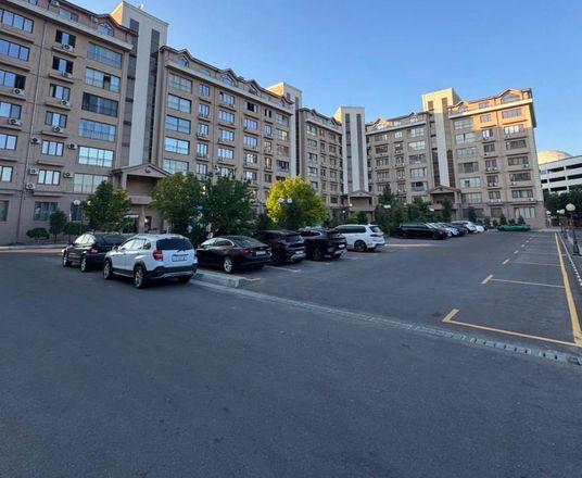 Сотувда 3 хонали квартира, 140 м²