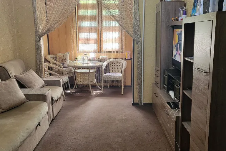 Сотувда 3 хонали квартира, 65 м²