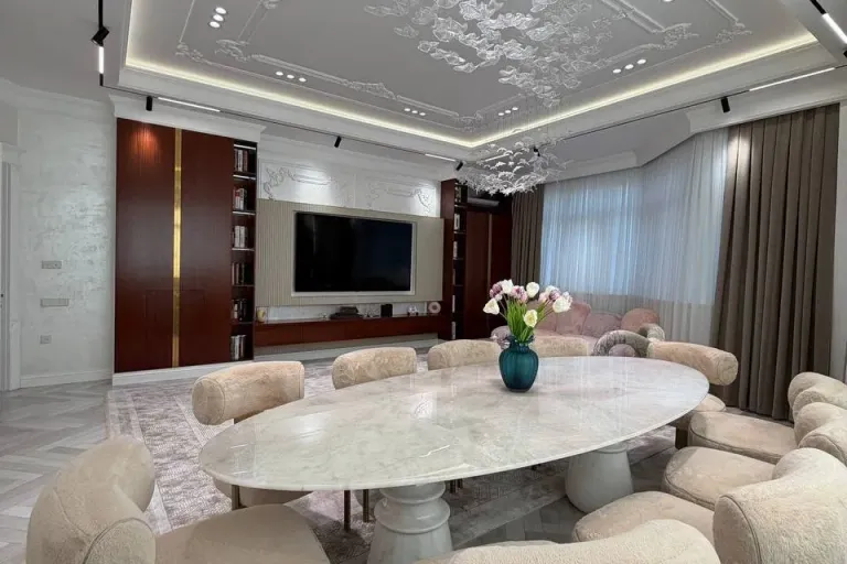 В продаже 5-комн. квартира, 200 м²
