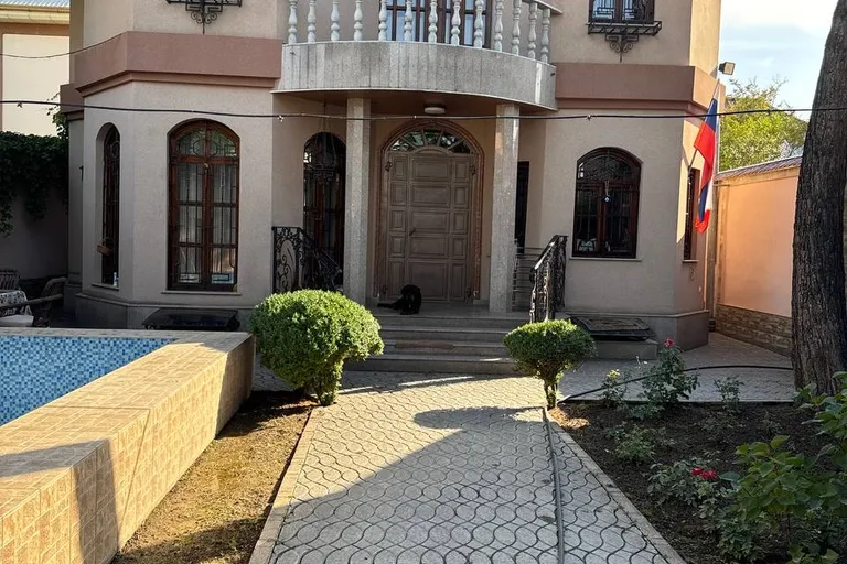 Сотувда уй, 275 м², 3 қаватли, 3,9 сот.