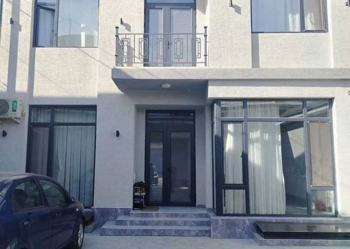 Дом, 270 м², 3 этажа, 2,7 сот.