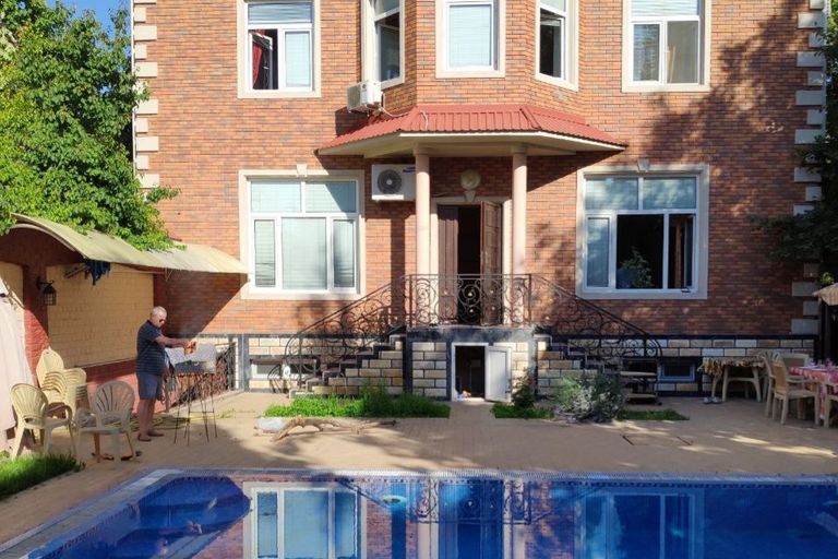 Сотувда уй, 600 м², 3 қаватли, 6 сот.