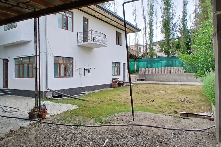 В продаже дом, 330 м², 3 этажа, 12 сот.
