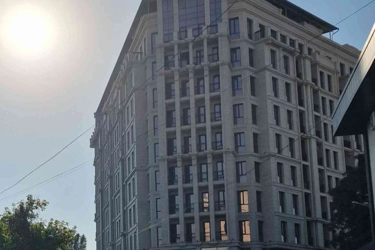 2-комн. квартира, 76 м², 7/15 этаж