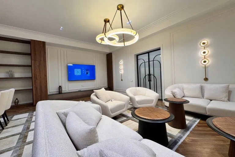 В продаже 5-комн. квартира, 318 м²