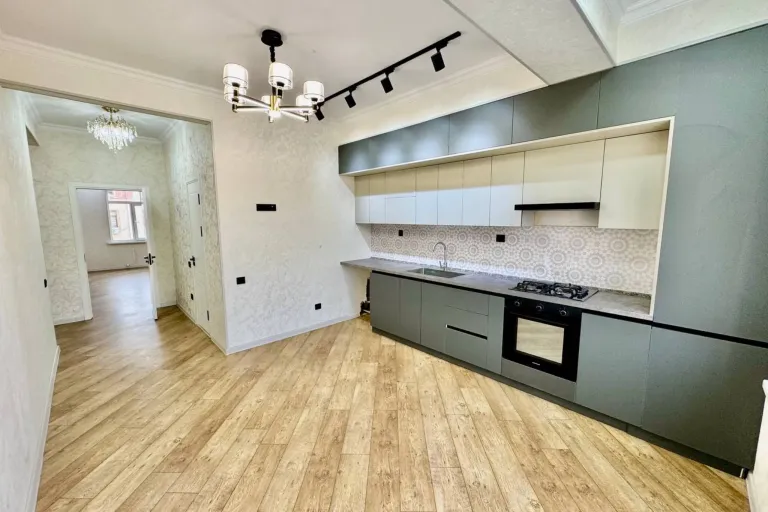 Сотувда 3 хонали квартира, 80 м²