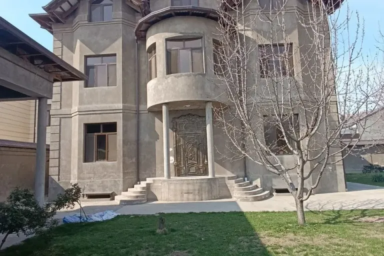 В продаже дом, 800 м², 3 этажа, 6 сот.