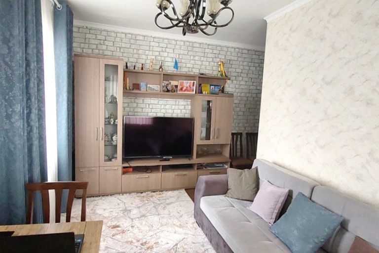 2-комн. квартира, 65 м², 8/9 этаж