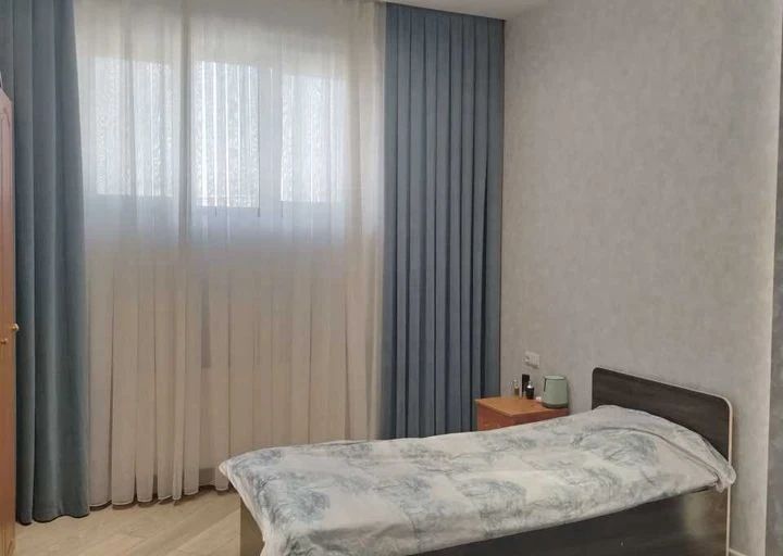 Дом, 270 м², 3 этажа, 2,7 сот.