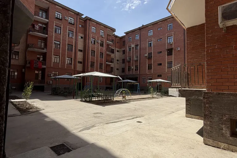Сотувда 3 хонали квартира, 80 м²