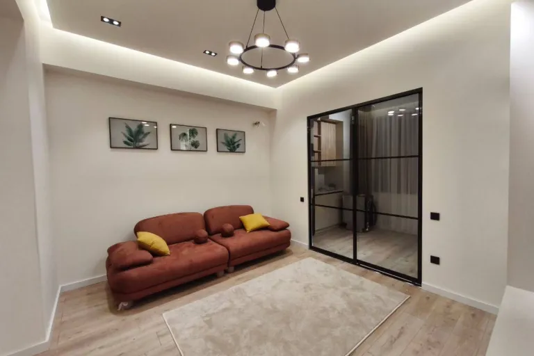 Сотувда 3 хонали квартира, 70 м²