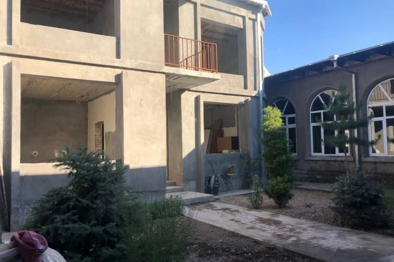 Дом, 580 м², 3 этажа, 5,8 сот.