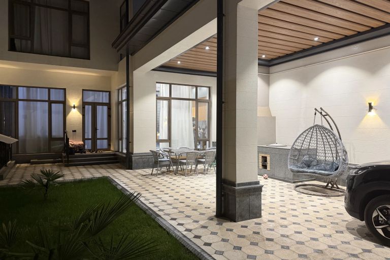 В продаже дом, 3700 м², 2 этажа, 3,7 сот.