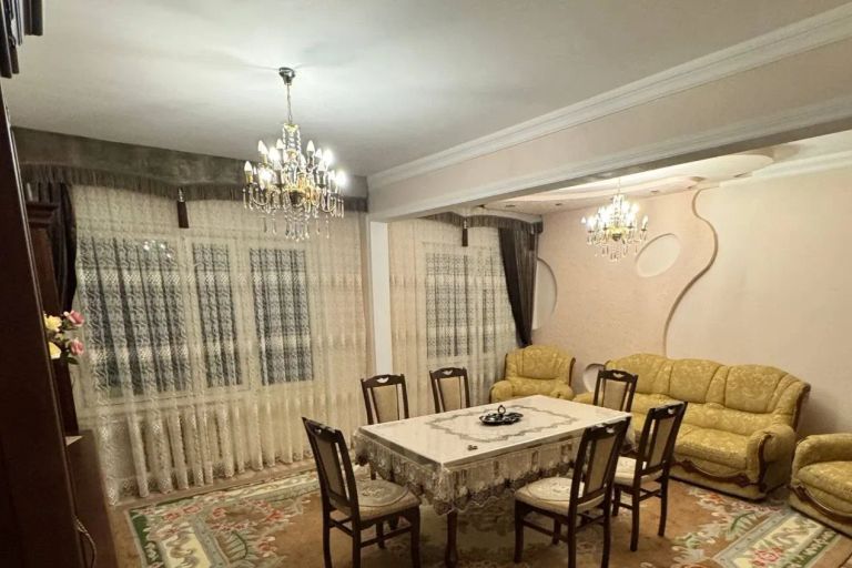 4+-комн. квартира, 90 м², 3/5 этаж