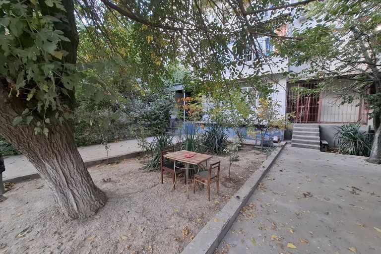 2-комн. квартира, 50 м², 1/4 этаж