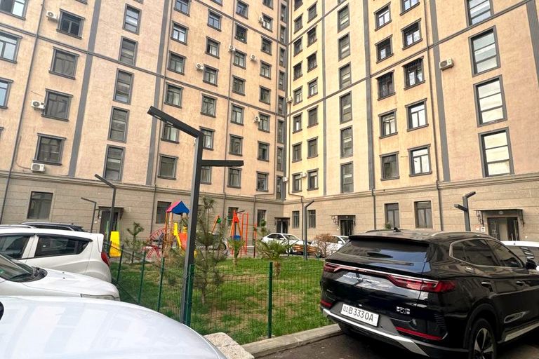 Сотувда 3 хонали квартира, 74 м²