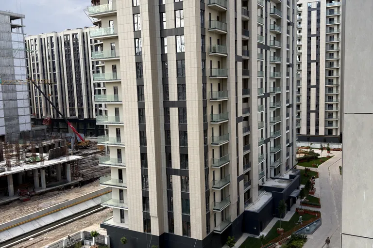 Сотувда 3 хонали квартира, 80 м²