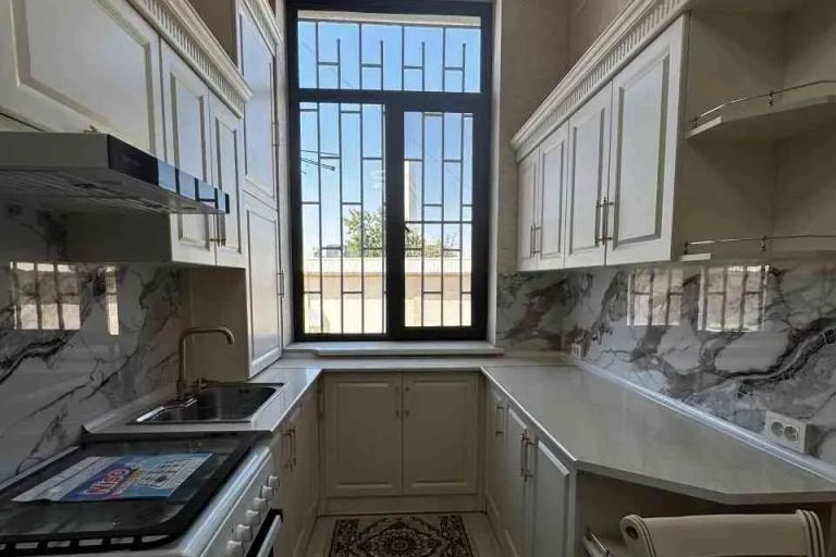 4+-комн. квартира, 157 м², 1/6 этаж