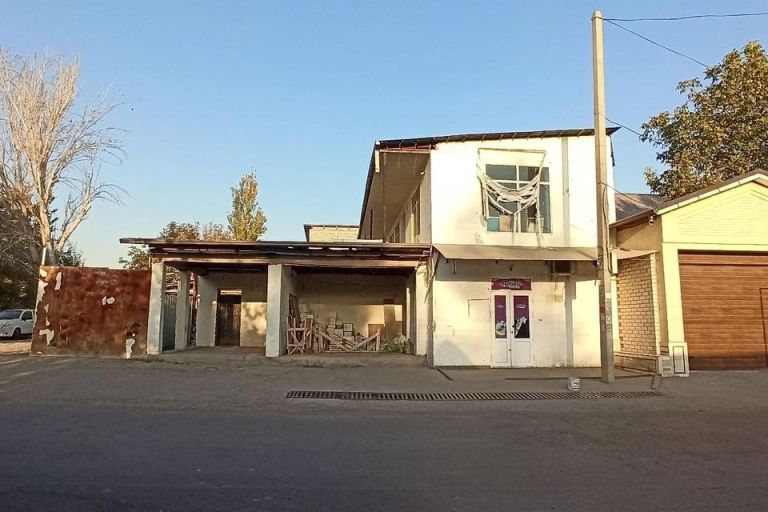 Ҳовли уй, 100 м², 2 қават, 1 сот.