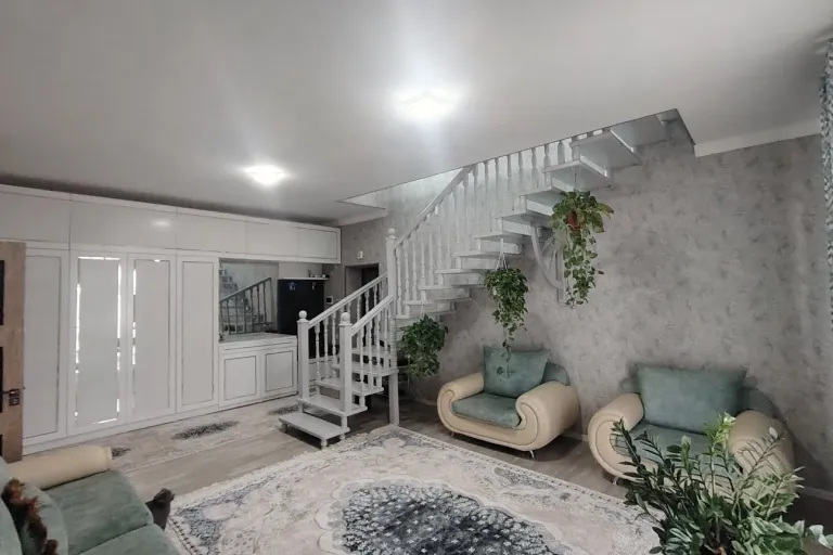 Сотувда 3 хонали квартира, 240 м²
