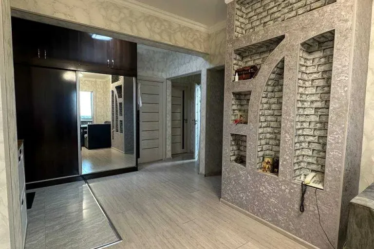 Сотувда 3 хонали квартира, 93 м²