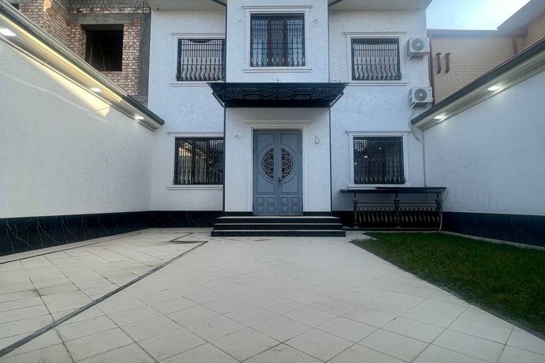 В продаже дом, 200 м², 2 этажа, 3 сот.